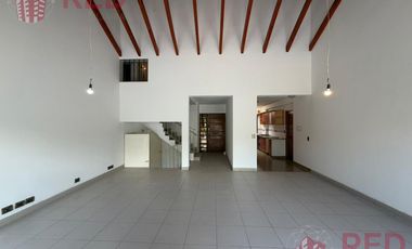 Alquila Casa Gerencial, B° Capellan - 4 Dormitorios