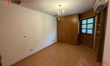 Alquila Casa Gerencial, B° Capellan - 4 Dormitorios