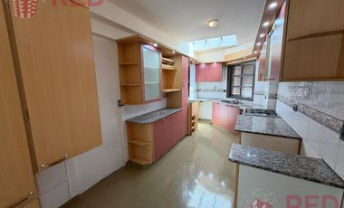 Alquila Casa Gerencial, B° Capellan - 4 Dormitorios