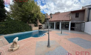 Alquila Casa Gerencial, B° Capellan - 4 Dormitorios