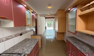 Alquila Casa Gerencial, B° Capellan - 4 Dormitorios