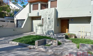 Alquila Casa Gerencial, B° Capellan - 4 Dormitorios