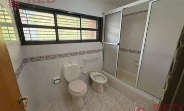 Alquila Casa Gerencial, B° Capellan - 4 Dormitorios