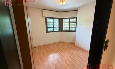 Alquila Casa Gerencial, B° Capellan - 4 Dormitorios