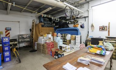 Venta Casa al frente + Galpón en Barrio Azcuénaga