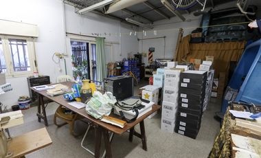 Venta Casa al frente + Galpón en Barrio Azcuénaga