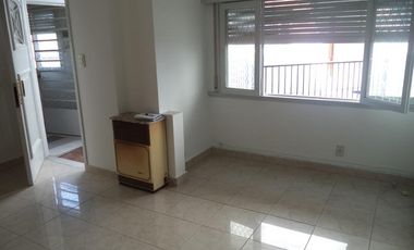 Departamento 2 ambientes en Primer Piso APTO CRÉDITO.- Banfield Oeste