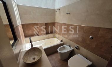 Casa 5 ambientes en San Martin Centro