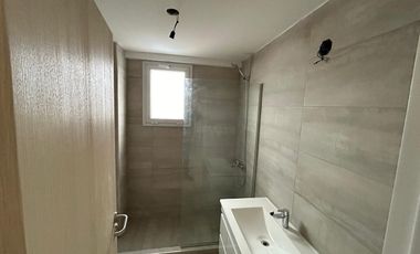 General San Martin  Departamento - 3 AMBIENTES  Con Balcon y Cochera PISO 3  G -