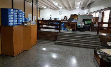 Rolon 2300 Excelente Inmueble ideal Depósito/Oficinas/Salon de fiestas 1200mts cub   400 descub