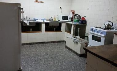 Rolon 2300 Excelente Inmueble ideal Depósito/Oficinas/Salon de fiestas 1200mts cub   400 descub