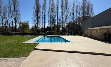 Departamento Frente a Club de Campo