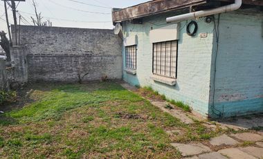 Lote con 2 casas construidas Multifamiliar Pilar Centro