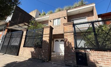 se vende hermosa propiedad en Florencio Varela Villa Vatteone calle general Hornos 958
