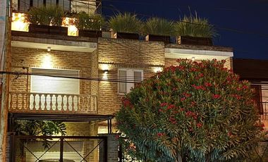 se vende hermosa propiedad en Florencio Varela Villa Vatteone calle general Hornos 958