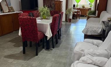 se vende hermosa propiedad en Florencio Varela Villa Vatteone calle general Hornos 958