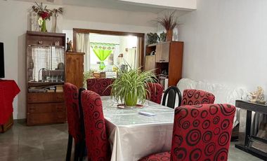 se vende hermosa propiedad en Florencio Varela Villa Vatteone calle general Hornos 958