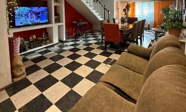 se vende hermosa propiedad en Florencio Varela Villa Vatteone calle general Hornos 958