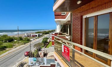 VENTA - DEPARTAMENTO CUATRO AMBIENTES EN SAN BERNARDO CON COCHERA VISTA AL MAR.-