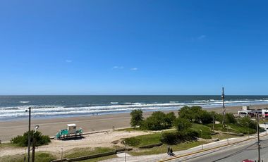 VENTA - DEPARTAMENTO CUATRO AMBIENTES EN SAN BERNARDO CON COCHERA VISTA AL MAR.-