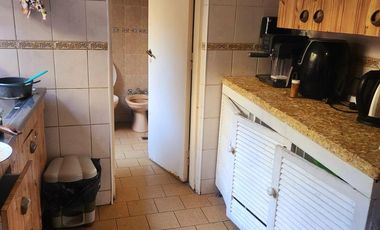 Casa con garage, patio y gran terraza