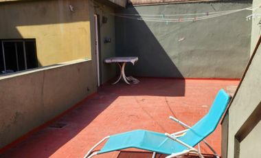 Casa con garage, patio y gran terraza