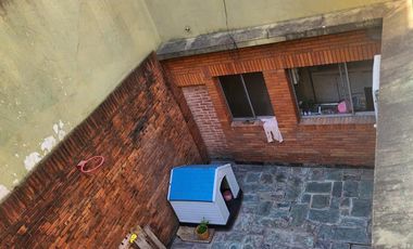 Casa con garage, patio y gran terraza