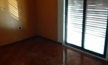 Casa con garage, patio y gran terraza