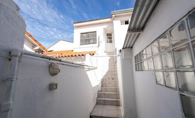 Venta, Chalet 4 ambientes + 2 departamentos en block, Barrio Chauvin