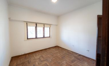 Venta, Chalet 4 ambientes + 2 departamentos en block, Barrio Chauvin