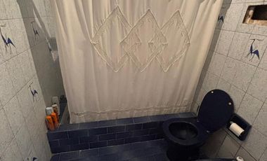 Casa 5 ambientes, jardín. Olivos.