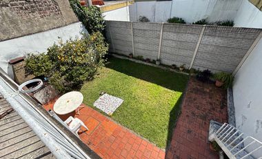 Casa 5 ambientes, jardín. Olivos.
