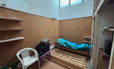 Casa 5 ambientes, jardín. Olivos.