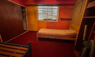 Casa 5 ambientes, jardín. Olivos.