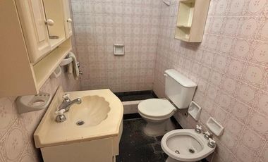 Casa 5 ambientes, jardín. Olivos.