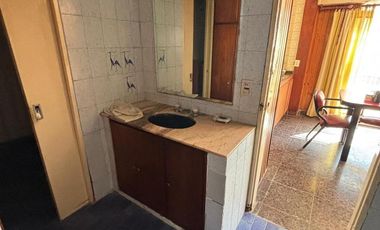 Casa 5 ambientes, jardín. Olivos.