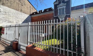 Casa 5 ambientes, jardín. Olivos.