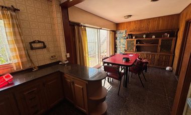 Casa 5 ambientes, jardín. Olivos.