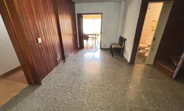 Casa 5 ambientes, jardín. Olivos.