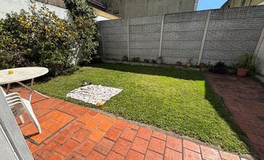 Casa 5 ambientes, jardín. Olivos.