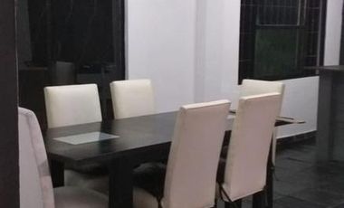 Impecable chalet de tres domitorios sobre 2200 m, pileta y parrilla en del Viso.