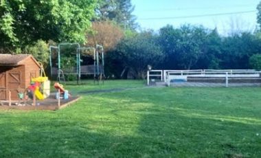 Impecable chalet de tres domitorios sobre 2200 m, pileta y parrilla en del Viso.