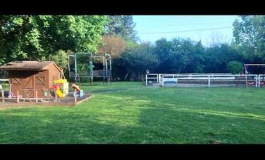 Impecable chalet de tres domitorios sobre 2200 m, pileta y parrilla en del Viso.