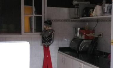 Impecable chalet de tres domitorios sobre 2200 m, pileta y parrilla en del Viso.