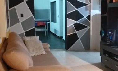 Impecable chalet de tres domitorios sobre 2200 m, pileta y parrilla en del Viso.