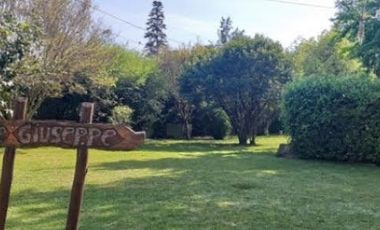 Impecable chalet de tres domitorios sobre 2200 m, pileta y parrilla en del Viso.