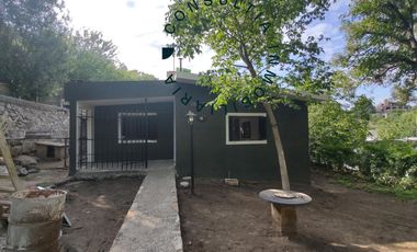 Rio Ceballos, casa remodelada . Excelente ubicación , 2 dor, patio plano, un baño nuevo.