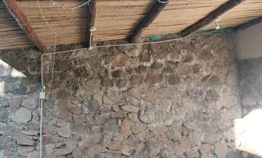 Rio Ceballos, casa remodelada . Excelente ubicación , 2 dor, patio plano, un baño nuevo.