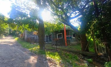 Rio Ceballos, casa remodelada . Excelente ubicación , 2 dor, patio plano, un baño nuevo.