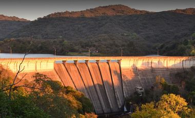 Rio Ceballos, casa remodelada . Excelente ubicación , 2 dor, patio plano, un baño nuevo.